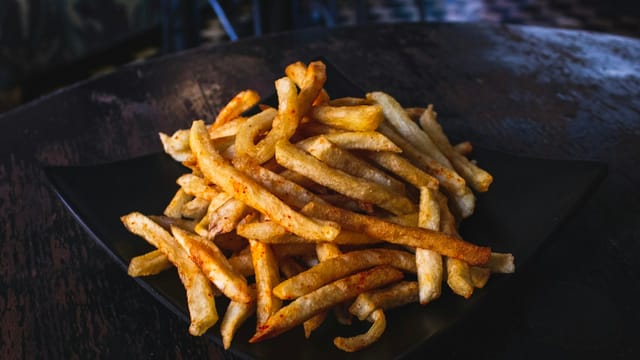 Papas fritas recién salidas